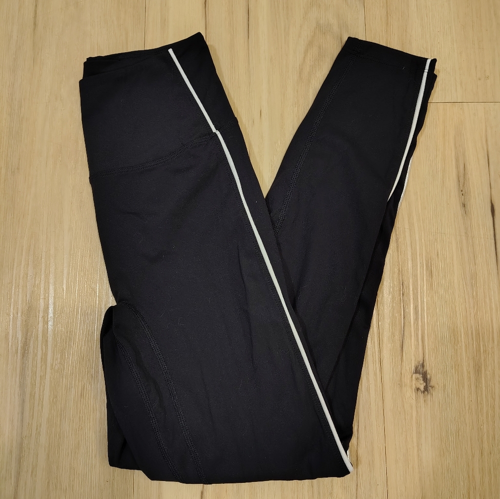NWOT Erin Opera Basics Motion Play Piped Leggings